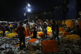 Flowers Market During Dawn In Kolkata, India - 08 Nov 2024