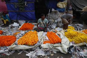 Flowers Market During Dawn In Kolkata, India - 08 Nov 2024