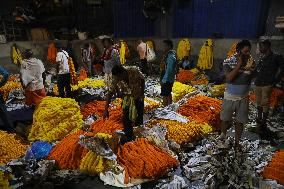 Flowers Market During Dawn In Kolkata, India - 08 Nov 2024