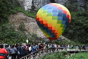 World's Largest Natural Bridge Group in Chongqing