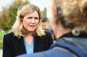 Mrs. Yael Braun Pivet Visit The Market Of Neuville Sur Saone