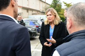 Mrs. Yael Braun Pivet Visit The Market Of Neuville Sur Saone