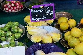 Neuville Sur Saone Market