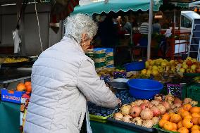 Neuville Sur Saone Market