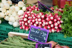 Neuville Sur Saone Market