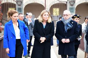 Mrs. Yael Braun Pivet Visit The Market Of Neuville Sur Saone