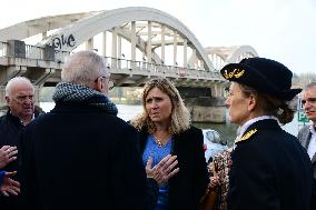 Mrs. Yael Braun Pivet Visit The Market Of Neuville Sur Saone