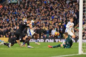 Leeds United FC v Queens Park Rangers FC - Sky Bet Championship