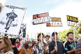 Demonstration for decent housing in Malaga