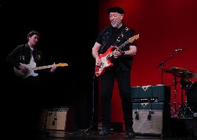 Richard Thompson Performs