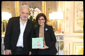 Rachida Dati Receives Raphael Mezrahi - Paris