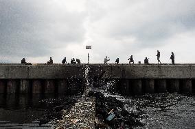 Indonesia Plans Giant Sea Wall To Mitigate Land Subsidence