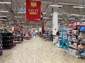 Auchan Anounces Social Plan With 2389 Layoffs - France