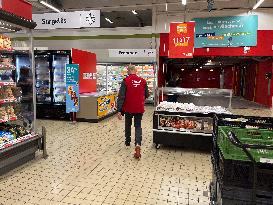 Auchan Anounces Social Plan With 2389 Layoffs - France