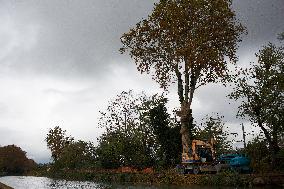 Toulouse: 'Ecureuils' Try To Slown Down The LGV Project On He Canal Du Lidi