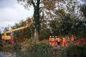 Toulouse: 'Ecureuils' Try To Slown Down The LGV Project On He Canal Du Lidi