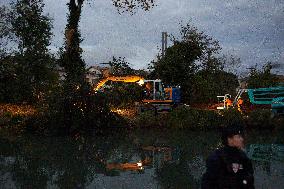 Toulouse: 'Ecureuils' Try To Slown Down The LGV Project On He Canal Du Lidi