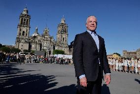 Guinness Record For Mariachis And Miss Universes At The Zócalo In Mexico City