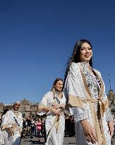 Guinness Record For Mariachis And Miss Universes At The Zócalo In Mexico City