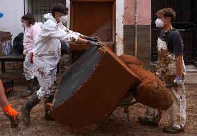 Floods Cleanup Efforts Continue - Spain