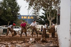 Floods Cleanup Efforts Continue - Spain