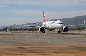 Turkish Airlines Airbus A321 on the runway at Barcelona Airport