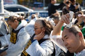 100 Cargo Union Members Shave Heads In Protest To Demand Legislation For Safe Freight Rates