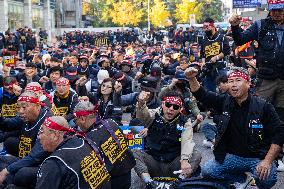 100 Cargo Union Members Shave Heads In Protest To Demand Legislation For Safe Freight Rates