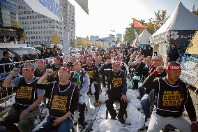 100 Cargo Union Members Shave Heads In Protest To Demand Legislation For Safe Freight Rates