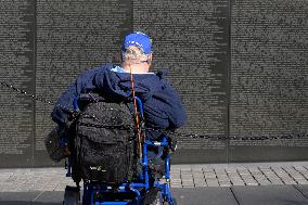 DC: US Family members hold a Veterans Day conmemoration