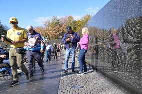 DC: US Family members hold a Veterans Day conmemoration