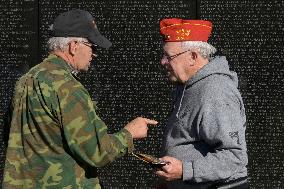 DC: US Family members hold a Veterans Day conmemoration