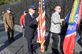 DC: US Family members hold a Veterans Day conmemoration