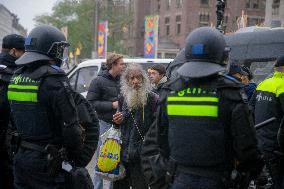 Dozens Detained After Protesters Defy Ban - Amsterdam