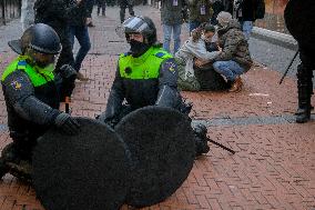 Dozens Detained After Protesters Defy Ban - Amsterdam