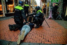 Dozens Detained After Protesters Defy Ban - Amsterdam