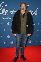 La Vallee Des Fous Premiere - Paris