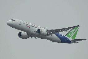 Aircraft C919 Perform at 2024 Zhuhai  Air Show