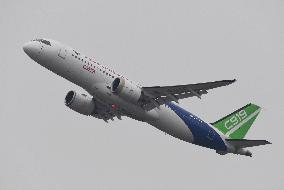 Aircraft C919 Perform at 2024 Zhuhai  Air Show