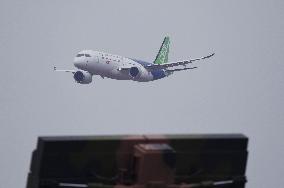 Aircraft C919 Perform at 2024 Zhuhai  Air Show