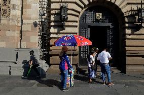 Daily Life In Mexico City