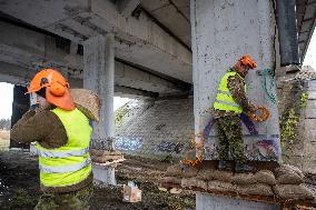 Preparations for the demolition of the Kanama Viaduct