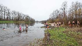 Cold water swimming