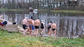 Cold water swimming