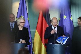 German Chancellor receives Annual Report on Economic Development