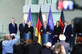 German Chancellor receives Annual Report on Economic Development