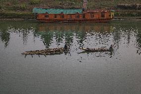 Daily Life In Kashmir