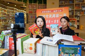 Gen-Z Sell Books via Livestreaming - China