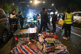 Night Markets Promote Consumption in Nanjing