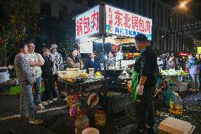 Night Markets Promote Consumption in Nanjing